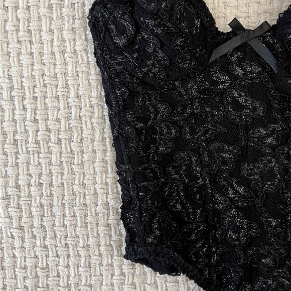 SOLD VINTAGE Black Lace Bustier Crop Top - Picture 4 of 7